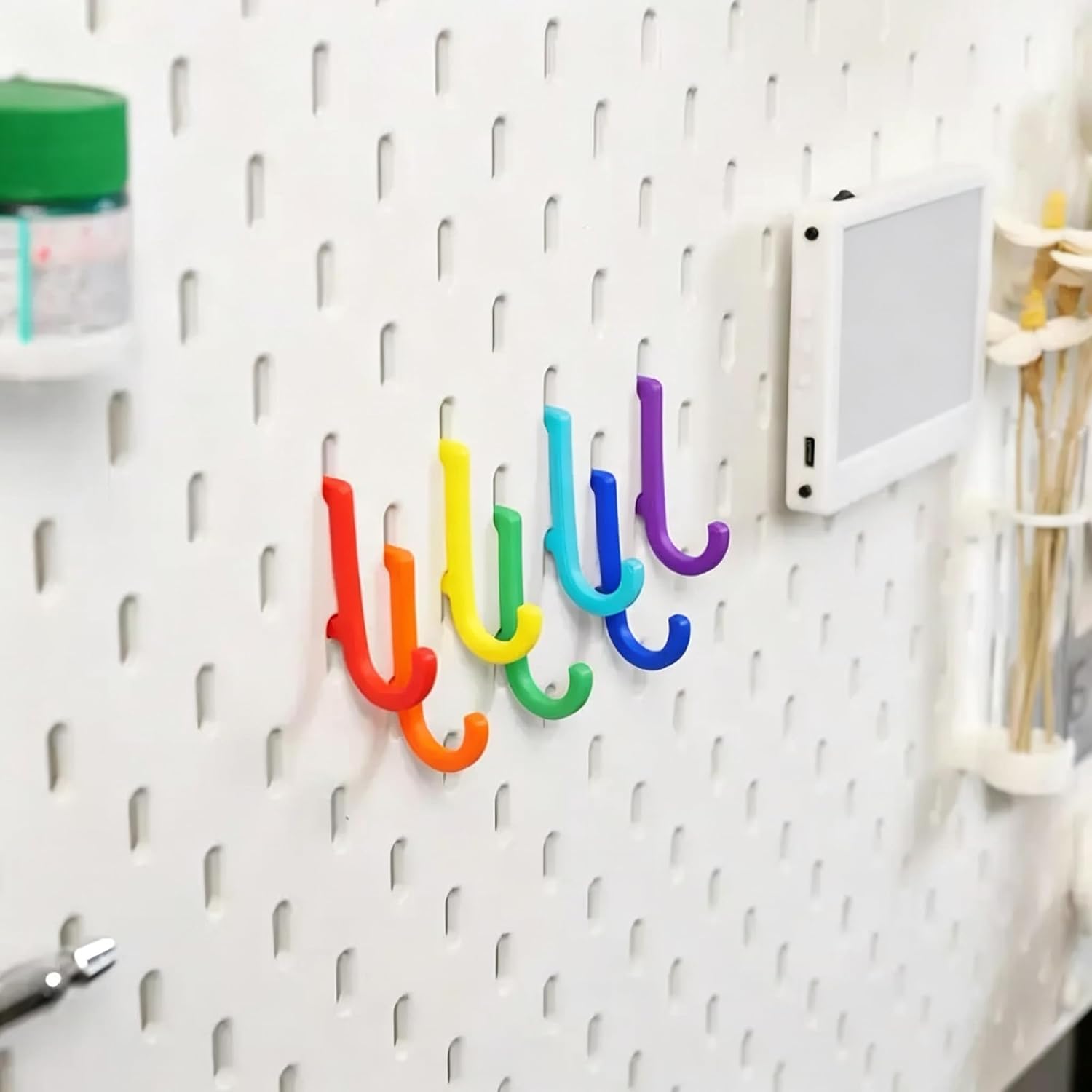 7Pcs Random Color Pegboard Hooks Set - Image 1